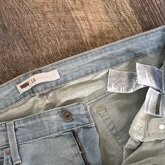 Levi's Women's Light Blue Boyfriend Jeans - Picture 3 of 4